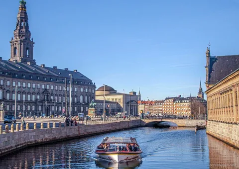 Arrêt de bus hop-on hop-off inclus dans le Billet Bus et Bateau de Copenhague